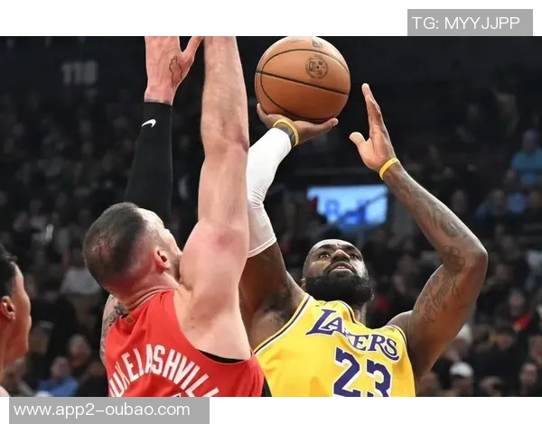 八村塁绝杀前里夫斯强攻扳平比分回防怒喷裁判展现巨星气质